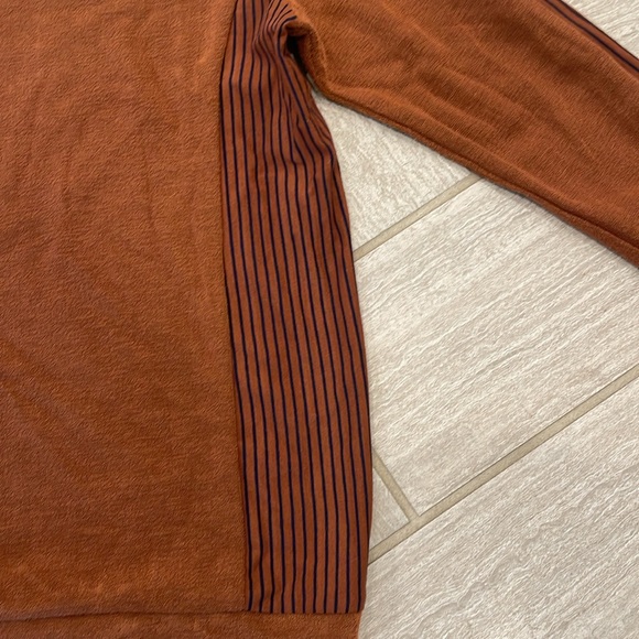 Doe and Rae sweater - Picture 3 of 3